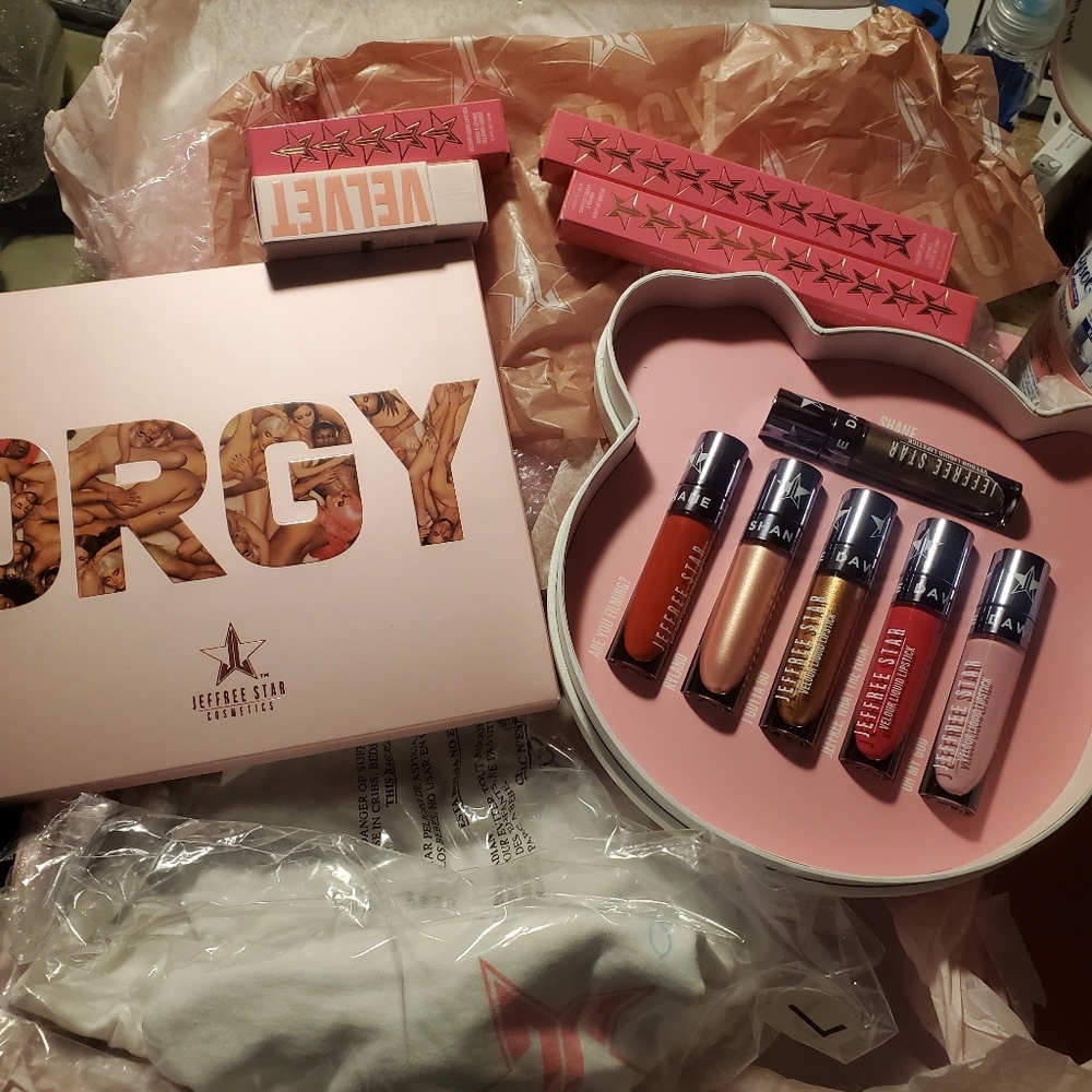 Jeffree Star Winter Mystery box Orgy palette Shane